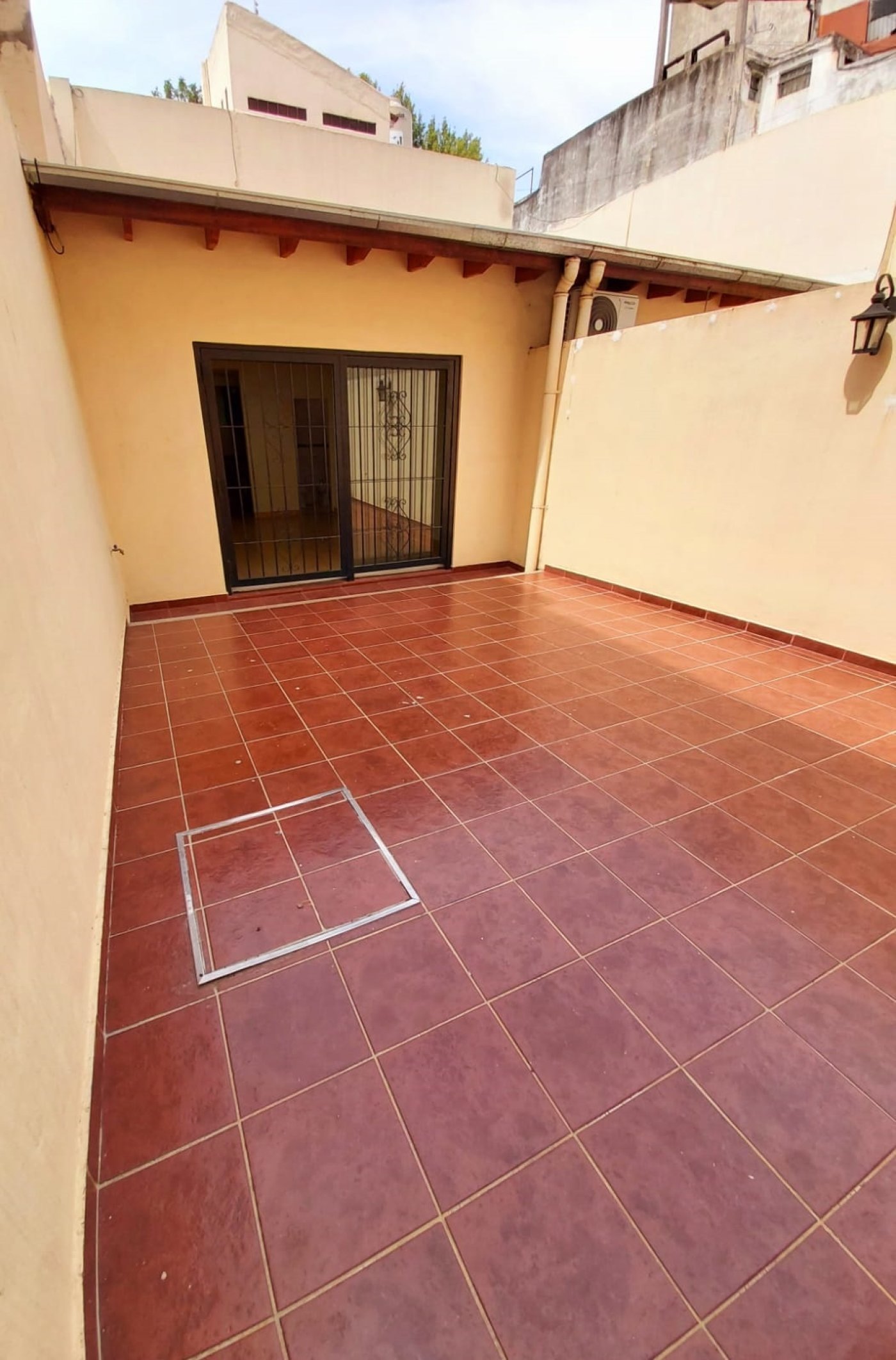 ALQUILER MONOAMBIENTE CON PATIO /Ref: 395